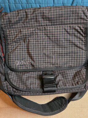 Gravis messenger bag with padded section for laptop